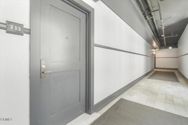 Building Photo - 460 S Spring St