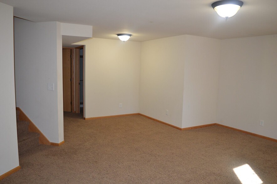 Building Photo - 8921 Snowberry Ln