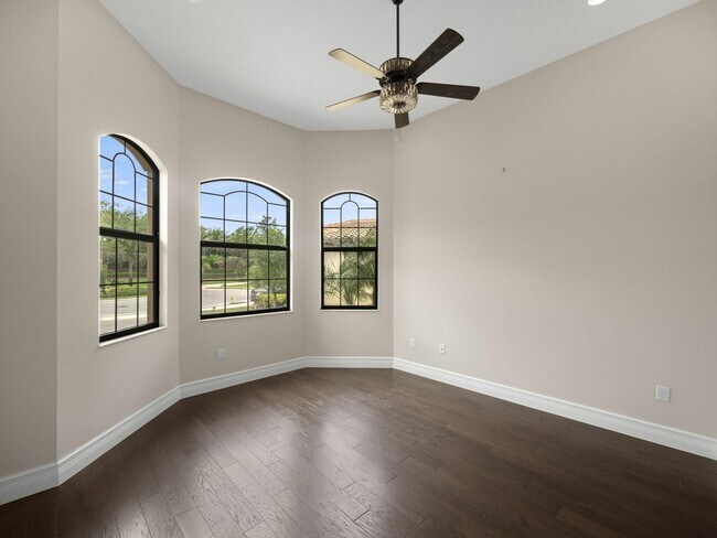 Building Photo - 9931 Bozzano Dr