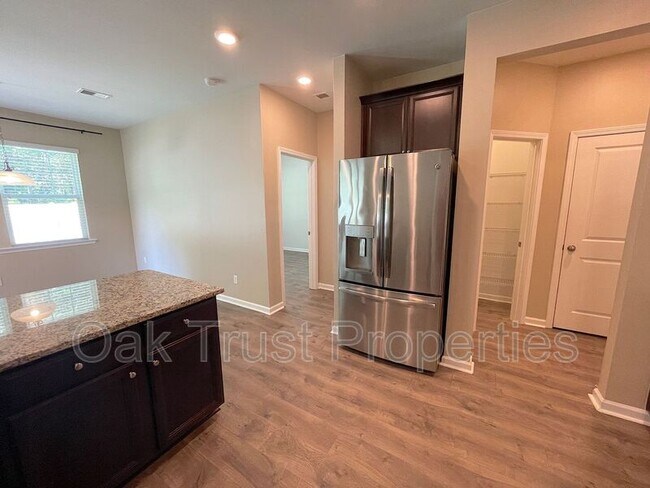 Building Photo - 156 Blackwater Way