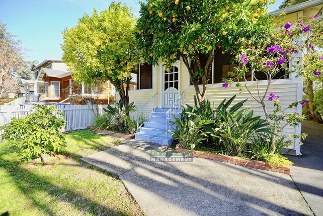 Building Photo - 254 Kent Ave