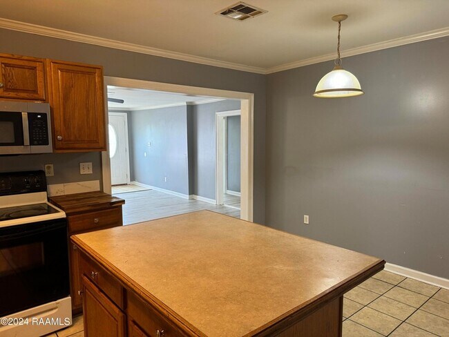 Building Photo - 528 Laurel St