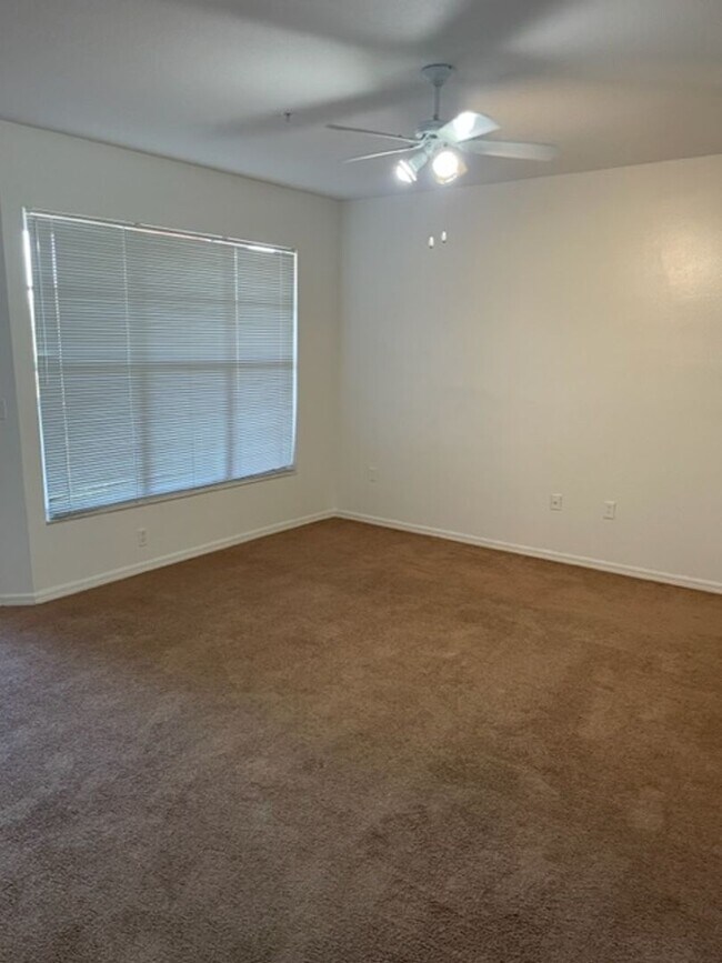 Building Photo - Luxury property. One bedroom condo