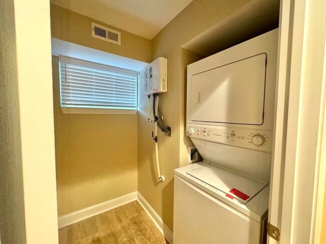 Building Photo - First Floor renovated two-bedroom, one-bath apartment in downtown Morganton