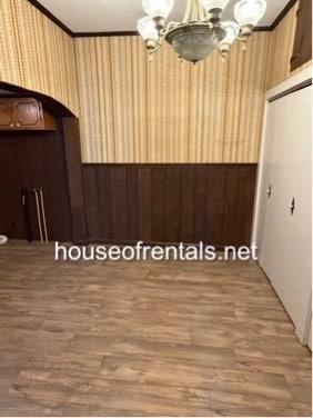 Building Photo - 216 Iowa St