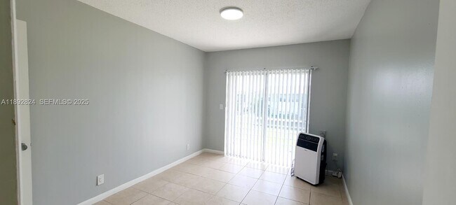 Building Photo - 287 Norwich L