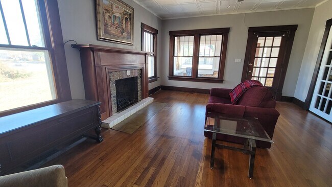 Building Photo - 1601 N Broadway St