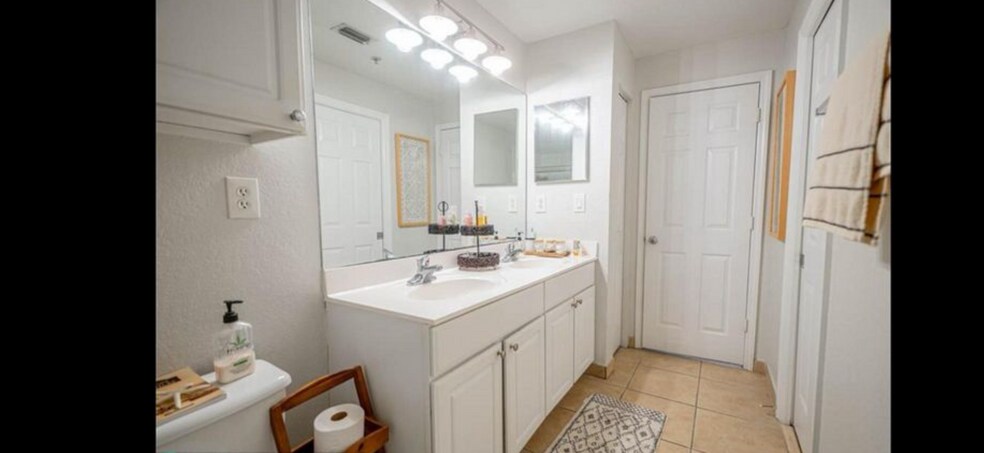 Building Photo - 5202 Hampton Beach Pl