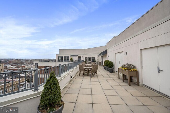 Building Photo - 2020 12th St NW
