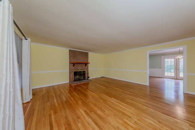 Building Photo - 114 Evergreen Way