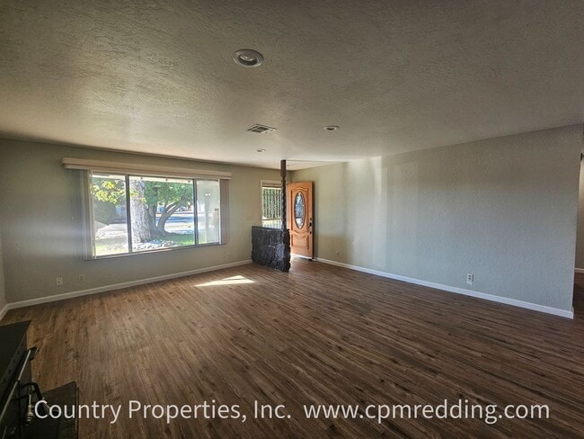 Building Photo - Spacious House with Landscaper Included Av...