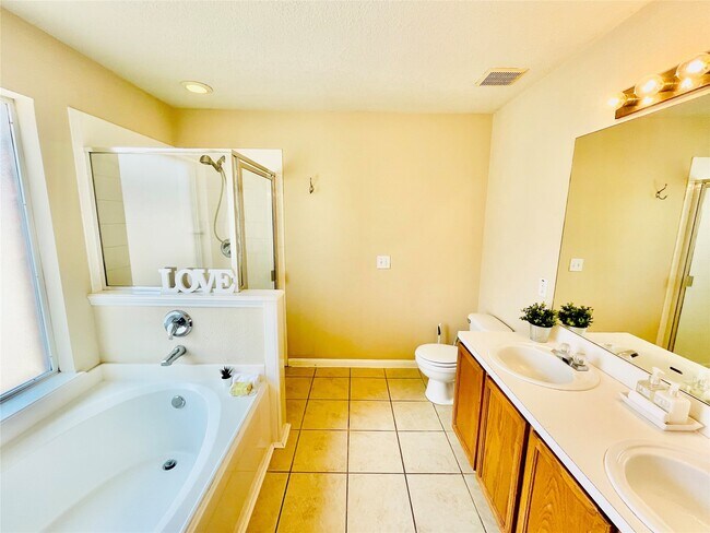Building Photo - 17223 Shadow Ledge Dr