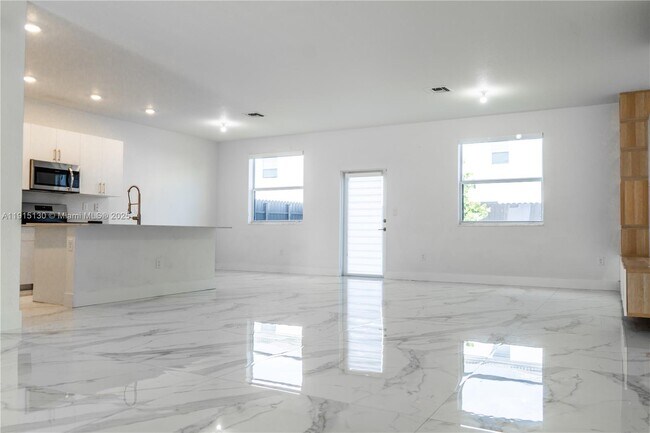 Building Photo - 16144 SW 148th Pl