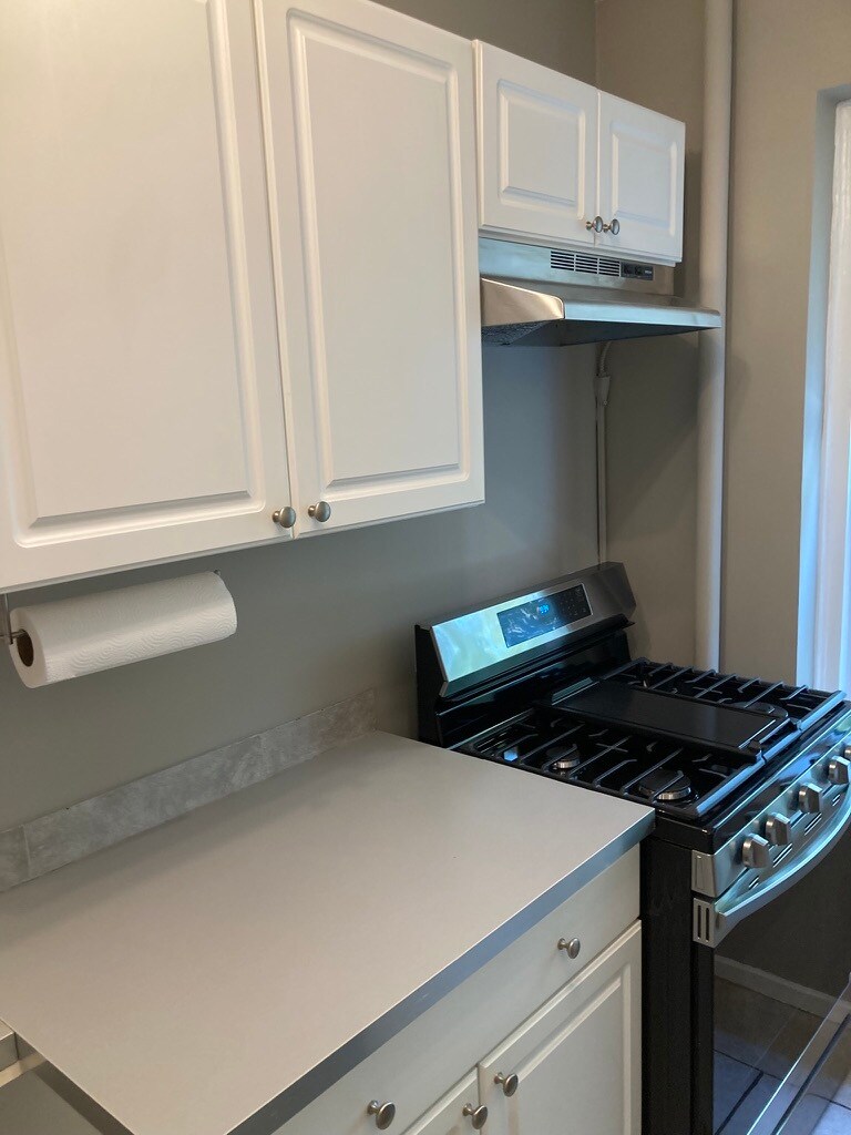 Building Photo - 100 Woodside Grn