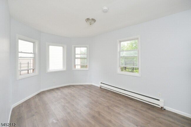 Building Photo - 45 Hedden Terrace