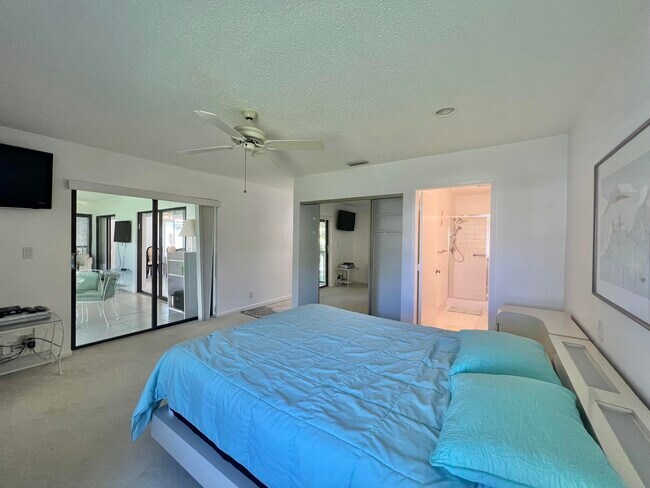 Building Photo - 10756 Bahama Palm Way