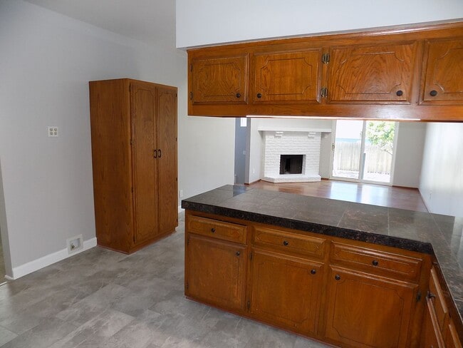 Building Photo - 3 Bedroom/2 Bathroom Craftsman | Master wi...