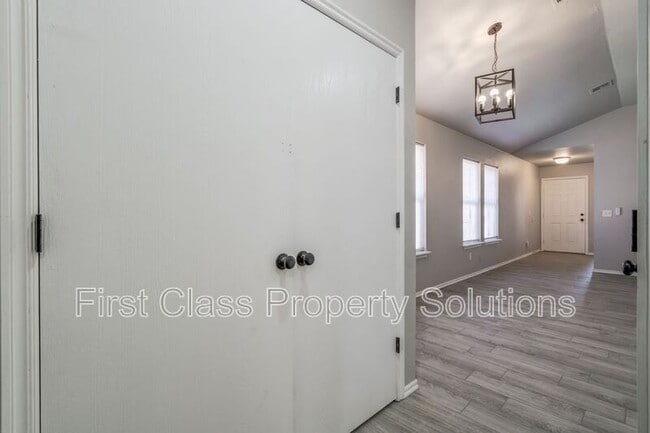 Building Photo - 1322 Commerce Dr