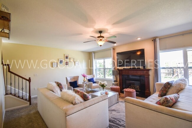 Building Photo - 5 Bedroom Home with Fenced Yard, and 3 Car Garage in Waukee