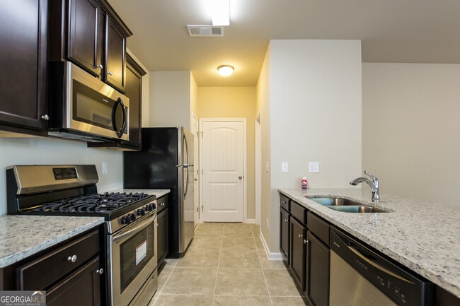 Building Photo - 209 Comet Ct