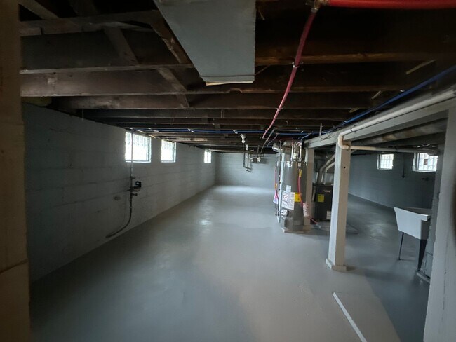 Building Photo - 6302 W Medford Ave