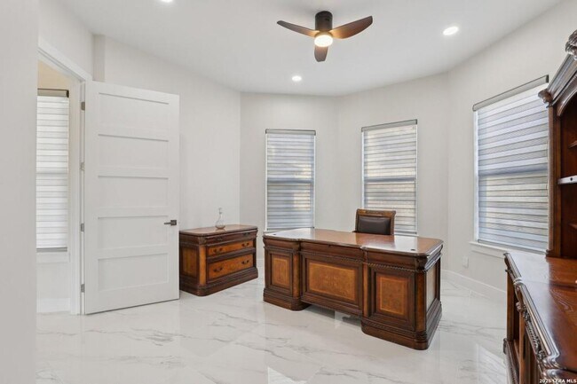 Building Photo - 10014 Ivory Canyon