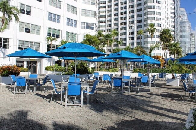 Building Photo - 905 Brickell Bay Dr