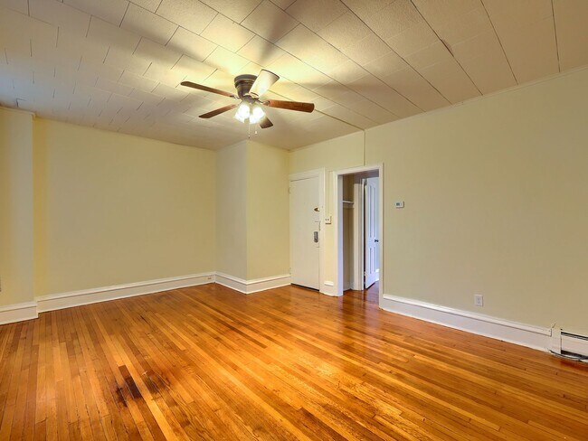 Building Photo - 211 Verbeke St