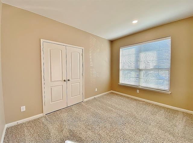 Building Photo - 918 Primrose Dr
