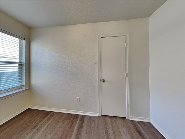 Building Photo - 2803 Seastrand Ln