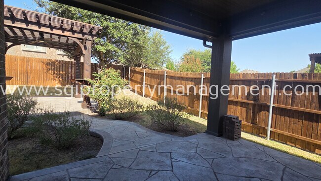Building Photo - 525 Bamborough Dr