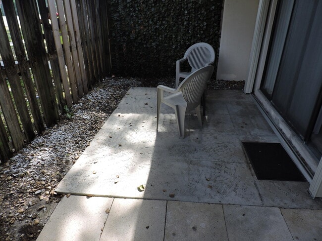 Building Photo - 3402 Gardens E Dr