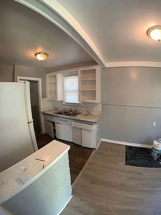 Building Photo - Beautifully Remodeled Home with New Window...