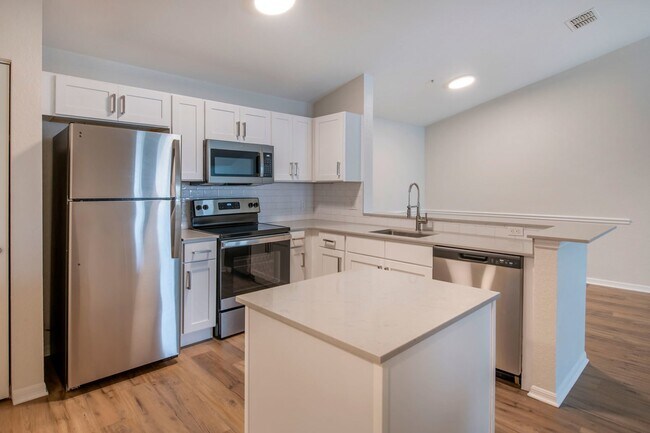 Kitchen - Tortuga Bay at Waterford Lakes