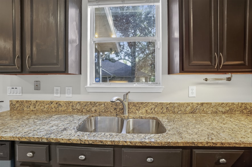 Building Photo - 1601 Majestic View Ln