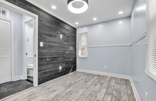 Building Photo - 10012 Elizabeth Ave