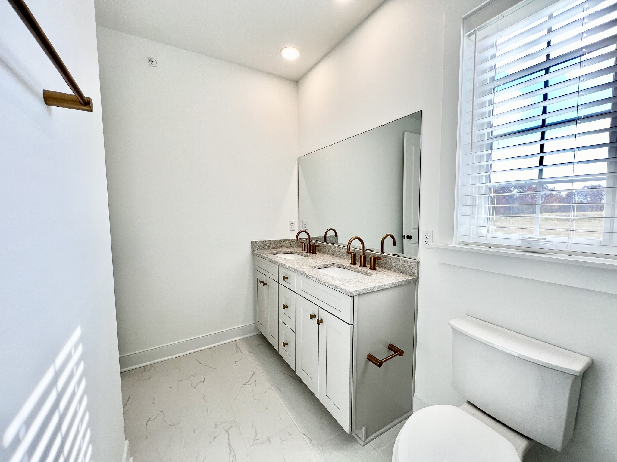 Building Photo - 401 Cranford Way
