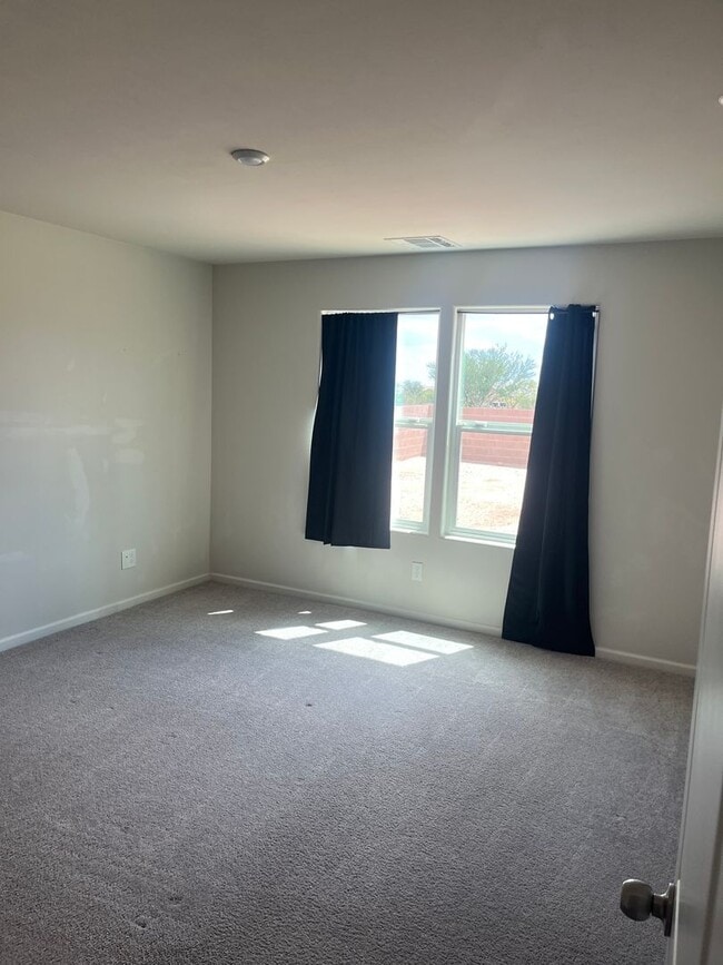Building Photo - Beautiful Home In Benson, Perfectly Locate...