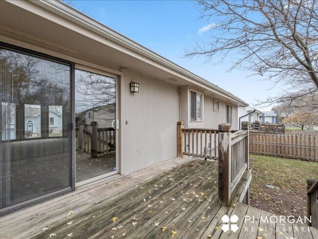 Building Photo - 3 bedroom , 2 bathroom House - Coming Soon