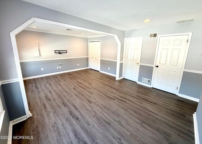 Building Photo - 70 Village Dr