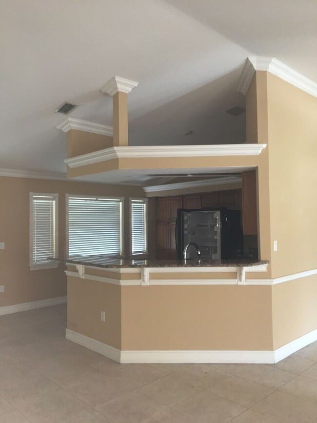 Building Photo - $1,995 ** 3 Bed / 2 Bath * Single Family Home