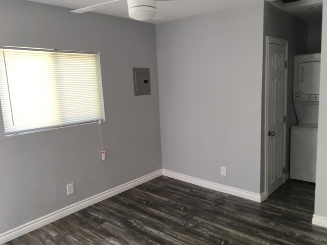 Building Photo - 1838 E 7th St