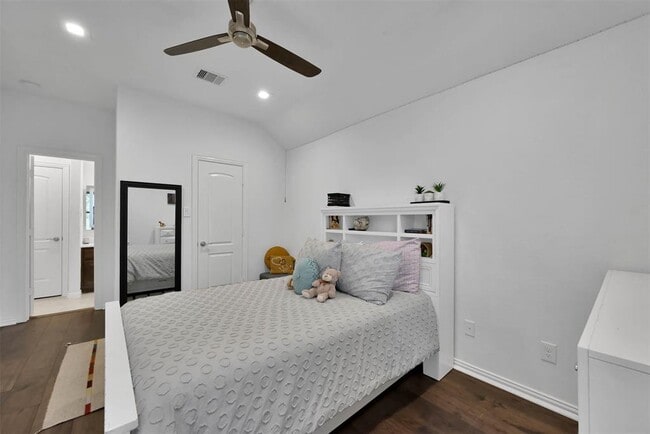 Building Photo - 51 Sandwell Place