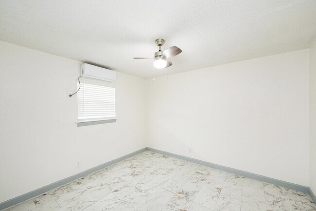 Building Photo - 1920 Madison St