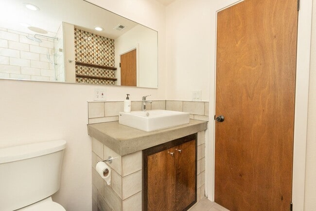 Building Photo - Spectacular Furnished 4 Bedroom/ 3 Bath Mid-Century Modern Retreat in Encinitas