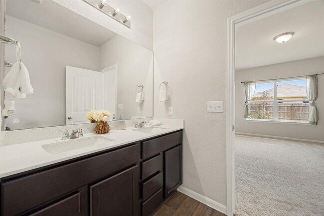 Building Photo - 13925 Heywood Dr