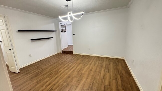 Building Photo - 221 Hyta St