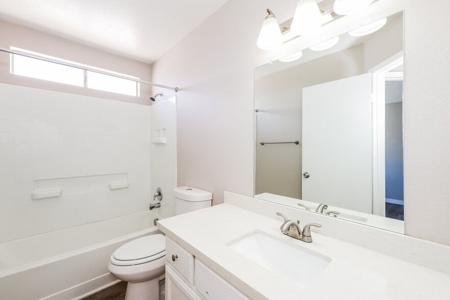 Building Photo - 601 Freeburg Pl