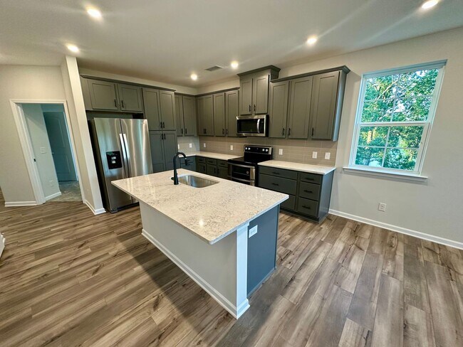 Building Photo - Lakefront living in Sherril's Ford