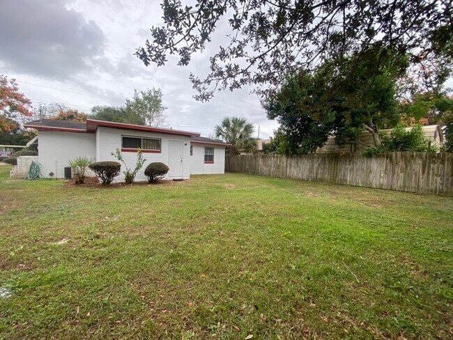 Building Photo - 2/1 plus bonus room in Holly Hill